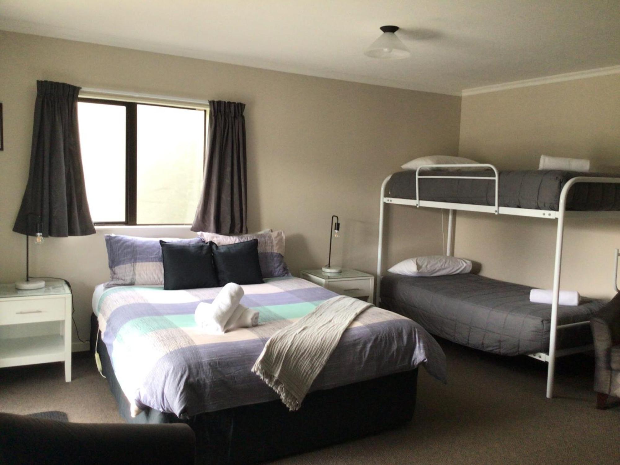 Fiordland Great Views Holiday Park Те-Анау Екстер'єр фото