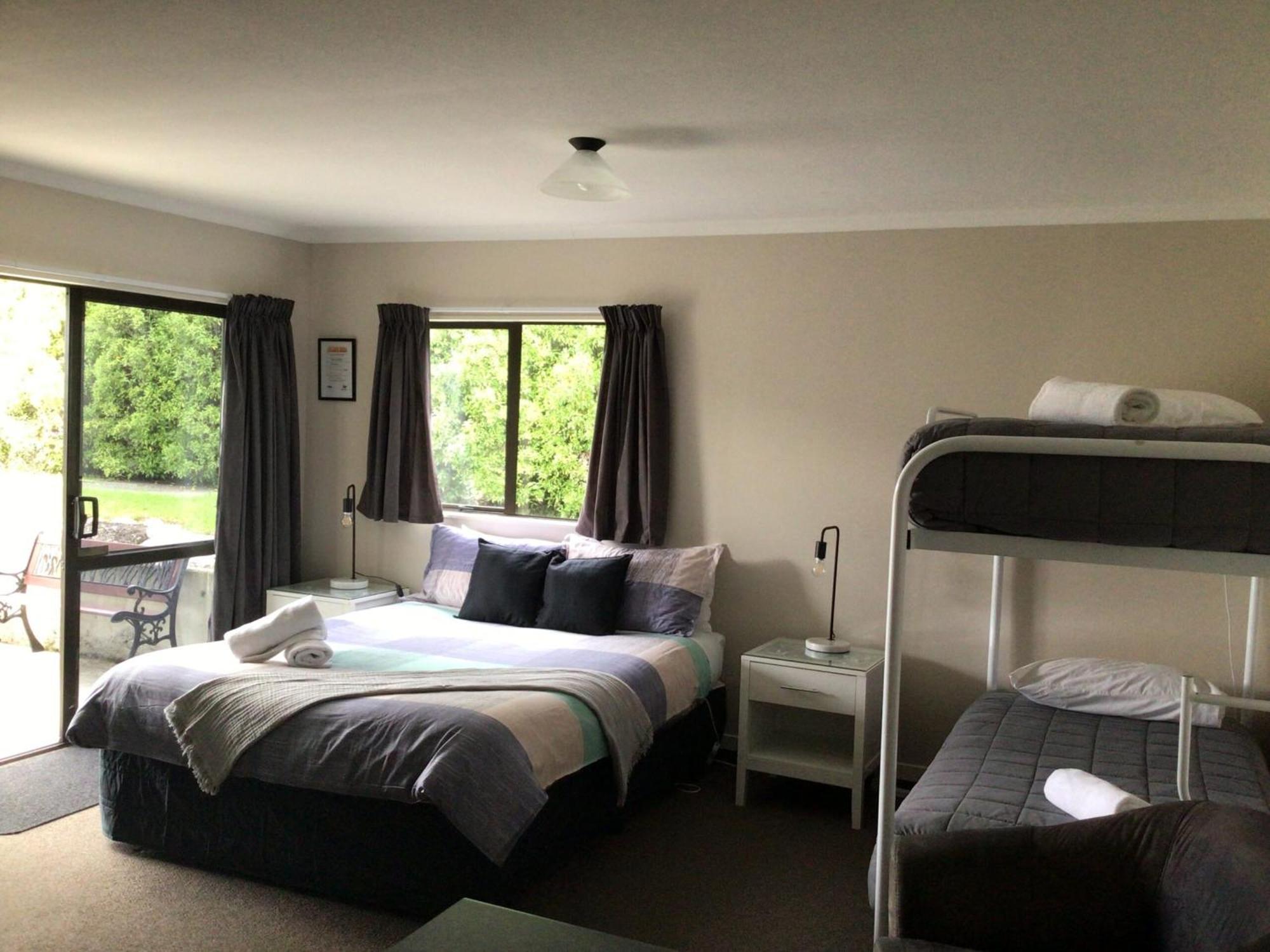 Fiordland Great Views Holiday Park Те-Анау Екстер'єр фото